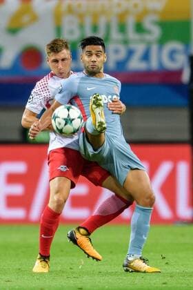 Kapitaen Willi Orban (RB Leipzig 4) im Zweikampf gegen Kapitaen Falcao (AS Monaco 9) beim Championsleague Spiel zwischen RB Leipzig und AS Monaco am 13.09.2017, Leipzig Copyright: xSchueler Eibner-Pressefotox EP_JSE