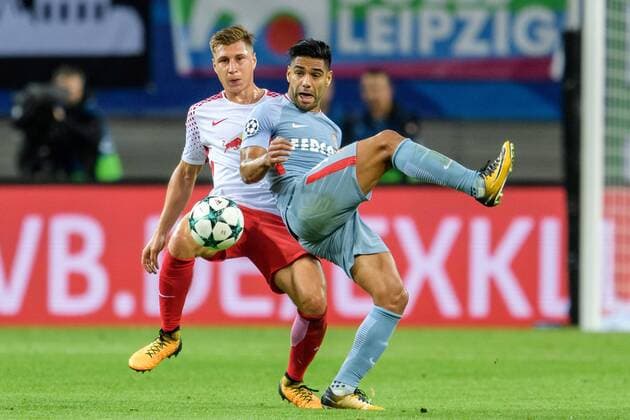 Kapitaen Willi Orban (RB Leipzig 4) im Zweikampf gegen Kapitaen Falcao (AS Monaco 9) beim Championsleague Spiel zwischen RB Leipzig und AS Monaco am 13.09.2017, Leipzig Copyright: xSchueler Eibner-Pressefotox EP_JSE