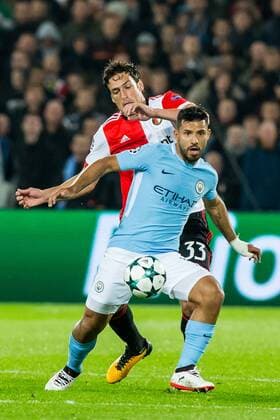 ROTTERDAM - Feyenoord - Manchester City , Voetbal , Seizoen 2017 2018 , Champions League , Feijenoord stadion de Kuip , 13-09-2017 , Feyenoord speler Eric Botteghin (l) in duel met Manchester City speler Sergio Aguero (r) Feyenoord - Manchester City  x1707274x