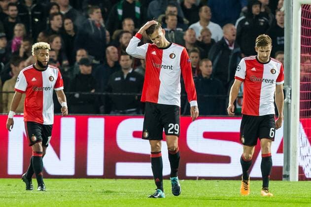 ROTTERDAM - Feyenoord - Manchester City , Voetbal , Seizoen 2017 2018 , Champions League , Feijenoord stadion de Kuip , 13-09-2017 , Feyenoord speler Tonny Vilhena (l) Feyenoord speler Michiel Kramer (m) en Feyenoord speler Jan-Arie van der Heijden balen van de 0-3 tegen Feyenoord - Manchester City  x1707276x