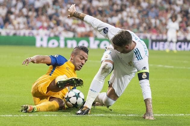 Fußball, CL, Real Madrid - Apoel Nikosia Real Madrid s Sergio Ramos and Apoel s Lorenzo Ebecillo during UEFA Champions League match between Real Madrid and Apoel at Santiago Bernabeu Stadium in Madrid, Spain September 13, 2017.  (20170913020)