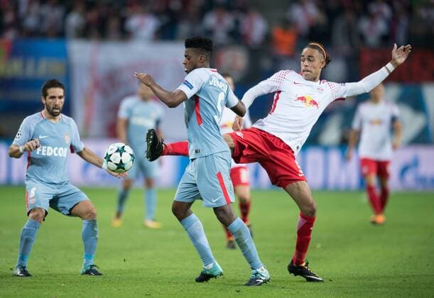 vl: Joao Moutinho (ASM), Jemerson (ASM) und Yussuf Poulsen (L). Fussball international: UEFA Championsleague, Saison 2017 2018, Gruppenspiel: RB Leipzig - AS Monaco FC in Leipzig, Deutschland am 13.09.2017,