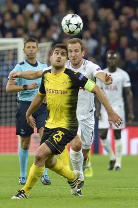 London, England 13.09.2017, UEFA Champions League - 2017 18 Season, Group H - Matchday 1, Tottenham Hotspur- Borussia Dortmund, von links: Sokratis ( Dortmund ), Harry Kane ( Tottenham ) ( DeFodi521