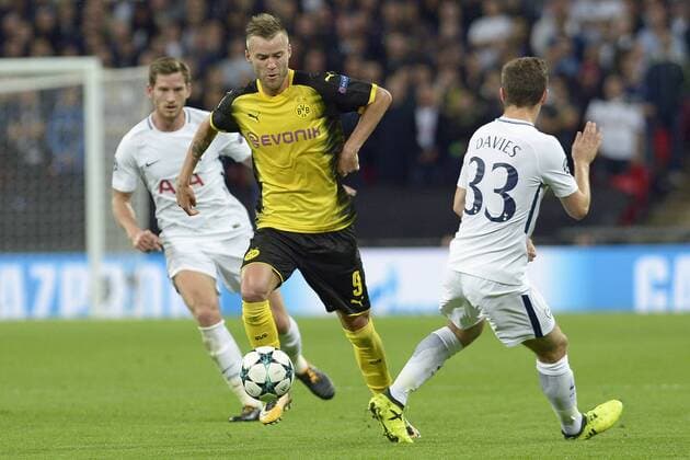 London, England 13.09.2017, UEFA Champions League - 2017 18 Season, Group H - Matchday 1, Tottenham Hotspur- Borussia Dortmund, von links: Andrey Yarmolenko ( Dortmund ), Ben Davies ( Tottenham ) ( DeFodi521