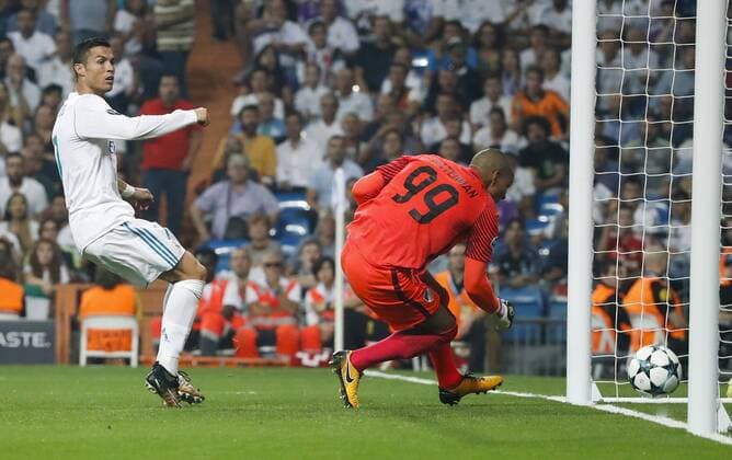 Real Madrid s Portuguese midfielder Cristiano Ronaldo scores the second goal against Apoel during the UEFA Champions League match between Real Madrid and Apoel at the Santiago Bernabeu stadium in Madrid, Spain, 13 September 2017. Real Madrid vs. Apoel !ACHTUNG: NUR REDAKTIONELLE NUTZUNG!  Copyright: xJuanJoxMartinx MAD034 20170913-636409375204993972