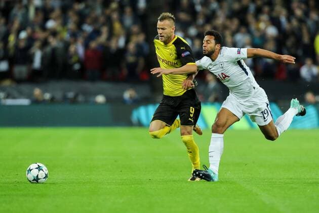London, England 13.09.2017, UEFA Champions League - 2017 18 Season, 1st game day, Tottenham Hotspur - BV Borussia Dortmund, Andrey Yarmolenko (BVB) und Mousa Dembele (THS) im Zweikampf ( DeFodi048