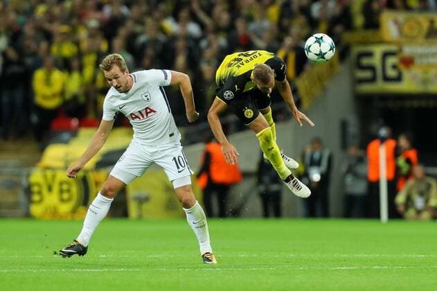 London, England 13.09.2017, UEFA Champions League - 2017 18 Season, 1st game day, Tottenham Hotspur - BV Borussia Dortmund, Harry Kane (THS) und Oemer Toprak (BVB) im Zweikampf ( DeFodi048