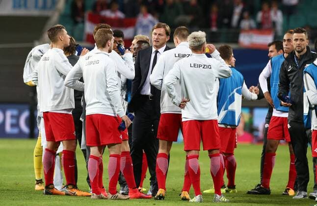 Trainer Ralph Hasenhüttl und Mannschaft nach Spoielende Fußball Fussball UEFA CL Championsleague Herren Saison 2017 2018 13.09.2017 RB Leipzig RBL vs. AS Monaco