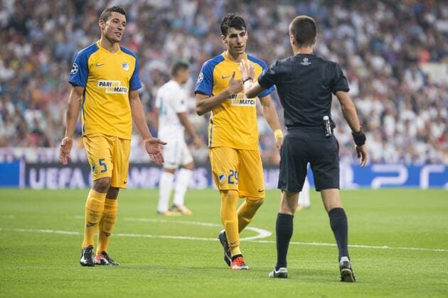 Fußball, CL, Real Madrid - Apoel Nikosia Apoel s Jesus Rueda and Praxitellis Vouros protesting to the referee during UEFA Champions League match between Real Madrid and Apoel at Santiago Bernabeu Stadium in Madrid, Spain September 13, 2017.  (20170913024)