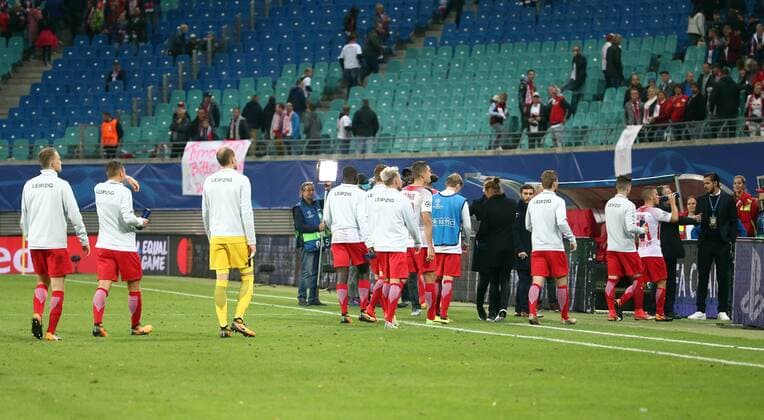 RB Leipzig - Monaco Fussball Champions League Leipzig, 13.09.2017, Red Bull Arena, Fussball, UEFA Champions League, Gruppe G, 1.Spieltag , RB Leipzig vs. AS Monaco , Im Bild: RB verläßt nach Spielschluß enttäuscht den Rasen. ,