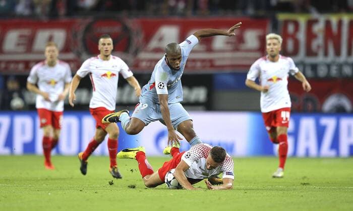Foto: Stefan Ilsanker wird gefoult von Djibril Sidibe ( Monaco ) Fussball - Championsleague am Mi. 13.09.2017 Gruppenspiel BRB Leipzig - AS Monaco 1 - 1