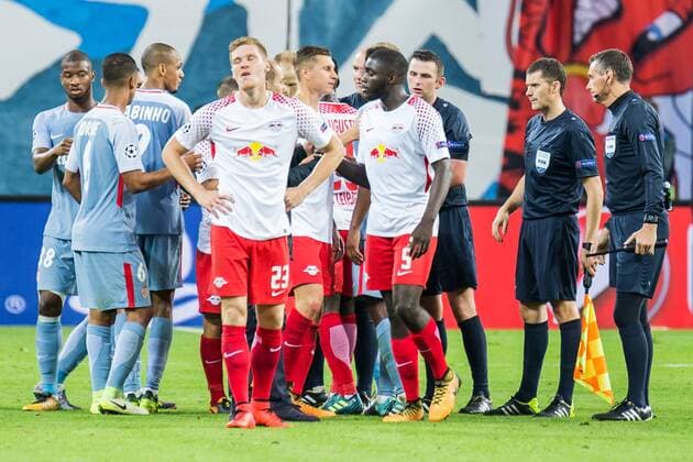 Erschöpfung und Enttäuschung, enttäuscht, Frustration, disappointed nach dem Spiel über das 1:1 Unentschieden, Fußball, Männer, UEFA Champions League, RB Leipzig - AS Monaco,