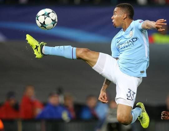 Bilder des Tages - SPORT Gabriel Jesus of Manchester City, Miguel Nelom of Feyenoord during the UEFA Champions League group F match between Feyenoord Rotterdam and Manchester City at the Kuip on September 13, 2017 in Rotterdam, The Netherlands UEFA Champions League 2017 2018 xVIxVIxImagesx xTomxBodexMultimediaxIVx 8737478