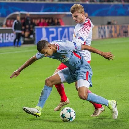 v.li.: Jorge Marco de Oliveira Moraes (AS Monaco, 6), Timo Werner (RB Leipzig, 11); Zweikampf, Duell, Aktion, action, Fußball, Männer, UEFA Champions League, RB Leipzig - AS Monaco,