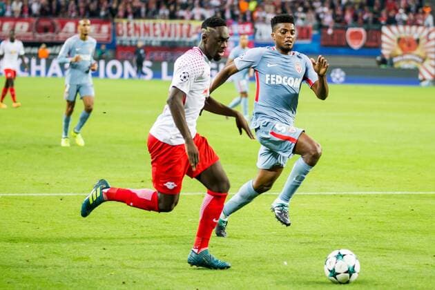 v.li.: Jean-Kevin Augustin (RB Leipzig, 29), Jemerson de Jesus Nascimento (AS Monaco, 5); Laufduell, Fußball, Männer, UEFA Champions League, RB Leipzig - AS Monaco,