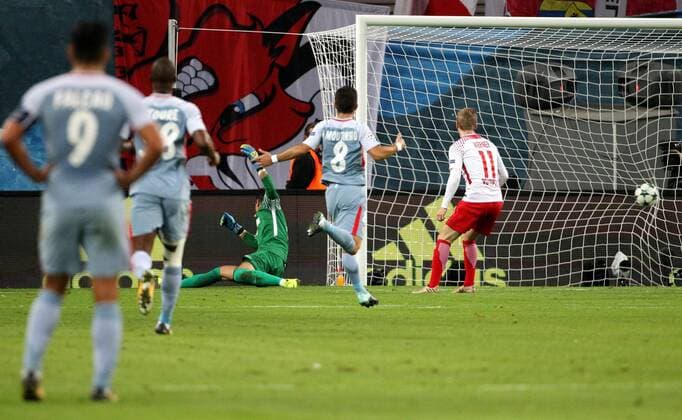 GER, 1. FBL, Champions League, Vorrunde, RasenBallsport Leipzig vs AS Monaco 13.09.17 , Leipzig, Red Bull Arena, GER, 1.FBL, Saison 2017 2018, Chamions League, Vorrunde, 01. Spieltag, RasenBallsport Leipzig vs AS Monaco im Bild Emil Forsberg (Leipzig) erzielt das Tor zum 1:0, Torwart Diego Benaglio (Monaco) machtlos