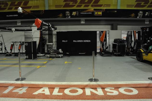 Ambiente antes del GP de F1 de Singapur en el circuito de Marian Bay. En la imagen, el box de Fernando Alonso. Atmosphere before Singapore F1 GP at Marina Bay circuit.In this picture, the box of Fernando Alonso.  RV RACING PRESS