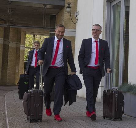 1. FC Köln Europapokal EuropaLeague Ankunft Hotel London England Datum: 13.09.2017 Links: Co-Trainer Manfred Schmid (1. FC Köln) Rechts: Trainer Peter Stöger (1. FC Köln)