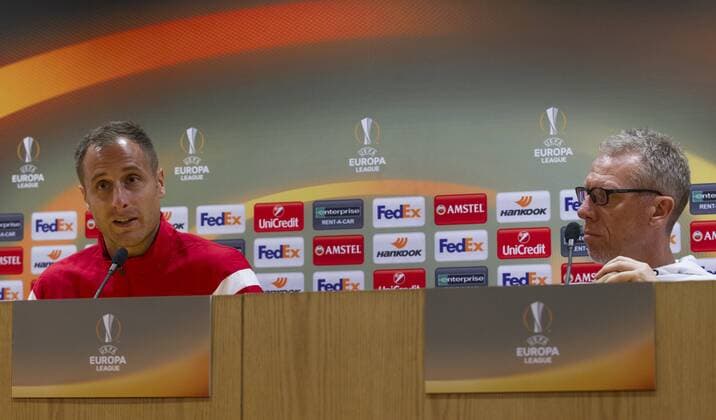 1. FC Köln Europapokal EuropaLeague Pressekonferenz London England Datum: 13.09.2017 Links: Matthias Lehmann (1. FC Köln) Rechts: Trainer Peter Stöger (1. FC Köln)