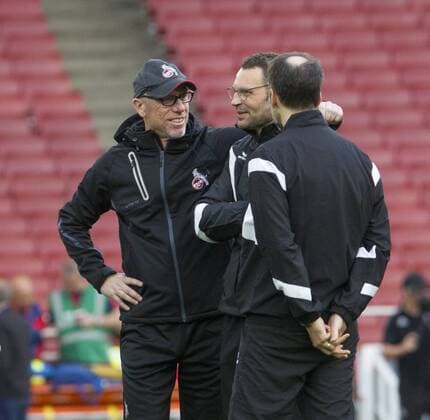 1. FC Köln Europapokal EuropaLeague Abschlusstraining Emirates Stadium London England Datum: 13.09.2017 Links: Trainer Peter Stöger (1. FC Köln) Rechts: Klaus Maierstein (1. FC Köln)