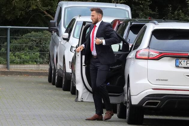 1.FC Köln Euroleague Abfahrt zum Spiel bei Arsenal London Marco Höger 13.09.2017