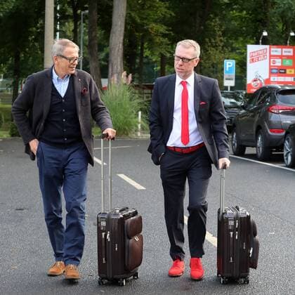 1.FC Köln Euroleague Abfahrt zum Spiel bei Arsenal London von links: Werner Zöchling, Peter Stöger 13.09.2017