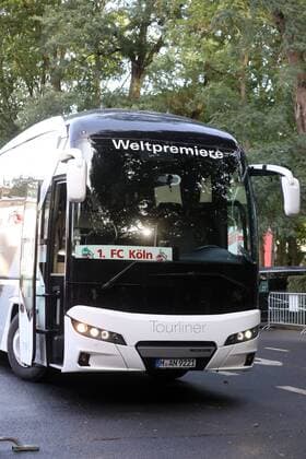 1.FC Köln Euroleague Abfahrt zum Spiel bei Arsenal London Bus 13.09.2017