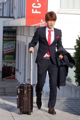 1.FC Köln Euroleague Abfahrt zum Spiel bei Arsenal London Yuya Osako 13.09.2017