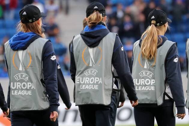 TSG 1899 Hoffenheim diesmal mit Ballmädchen im Einsatz, mit Leibchen, Symbolfoto, Symbolbild, Symbol, Fussball, UEFA Europa League, TSG 1899 Hoffenheim - SC Braga,