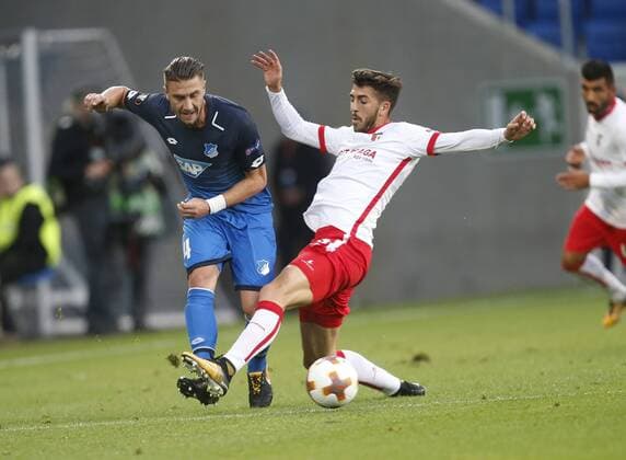 V.li. Ermin Bicakcic (Hoffenh) , RRicardo Esgaio (Braga) . TSG 1899 Hoffenheim-Sporting Braga . Sinsheim, GER 14.09.2017, Europa League 2017 2018 .