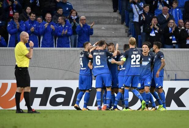 TOR zum 1:0 durch Sandro Wagner TSG 1899 Hoffenheim Torjubel mit Schiedsrichter Referee Bobby Madden (SCO) TSG 1899 Hoffenheim vs Sporting SC Braga Europa League 14.09.2017 TSG 1899 Hoffenheim vs Sporting SC Braga