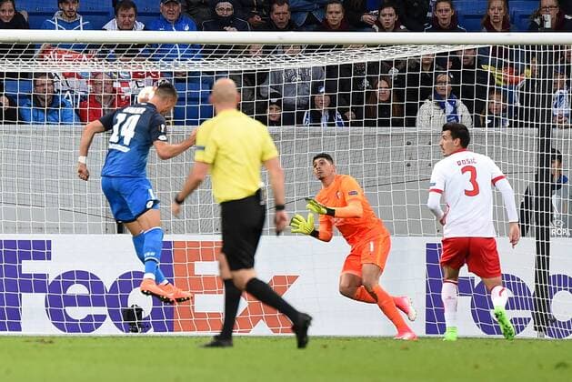 Sandro Wagner (TSG 1899 Hoffenheim) erzielt das 1:0, Torwart Matheus Lima Magalhaes (Sporting Braga). Deutschland, Sinsheim: Fussball, UEFA Europa League, Matchday 1: TSG 1899 Hoffenheim vs Sporting Braga am 14.09.2017, Rhein-Neckar-Arena.