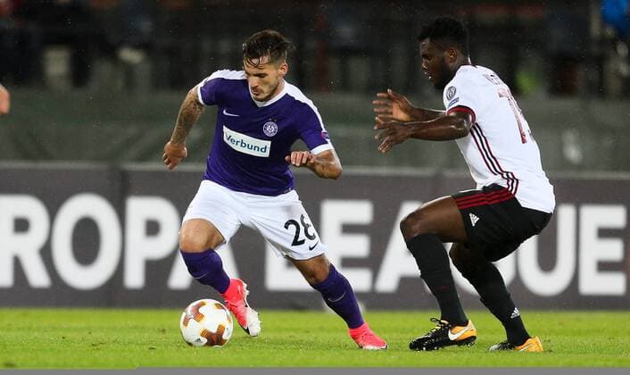 SOCCER - EL, Austria vs Milano VIENNA,AUSTRIA,14.SEP.17 - SOCCER - UEFA Europa League, group stage, FK Austria Wien VS AC Milano. Image shows Christoph Martschinko (A.Wien) and Leonardo Bonucci (Milano). GEPAxpictures xPhilippxBrem