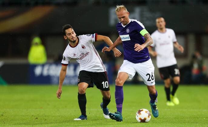 SOCCER - EL, Austria vs Milano VIENNA,AUSTRIA,14.SEP.17 - SOCCER - UEFA Europa League, group stage, FK Austria Wien VS AC Milano. Image shows Hakan Calhanoglu (Milano) and Raphael Holzhauser (A.Wien). GEPAxpictures xPhilippxBrem