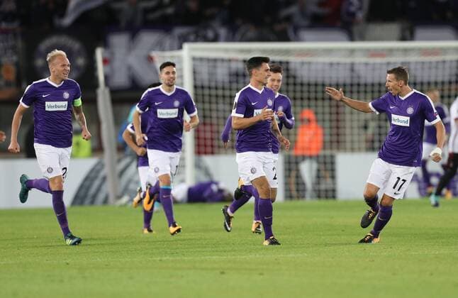 SOCCER - EL, Austria vs Milano VIENNA,AUSTRIA,14.SEP.17 - SOCCER - UEFA Europa League, group stage, FK Austria Wien VS AC Milano. Image shows the rejoicing of Raphael Holzhauser (A.Wien), Tarkan Serbest (A.Wien), Alexandar Borkovic (A.Wien) and Florian Klein (A.Wien). GEPAxpictures xChristianxOrt