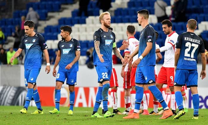 Fußball, EL, TSG 1899 Hoffenheim - Sporting Braga 14.09.2017, xfux, Fussball Europa League, TSG 1899 Hoffenheim - Sporting Braga, emspor, v.l. Kevin Vogt (1899 Hoffenheim), Sandro Wagner (1899 Hoffenheim) enttaeuscht, enttaeuscht schauend, dissapointed und Spieler TSG 1899 Hoffenheim Sinsheim