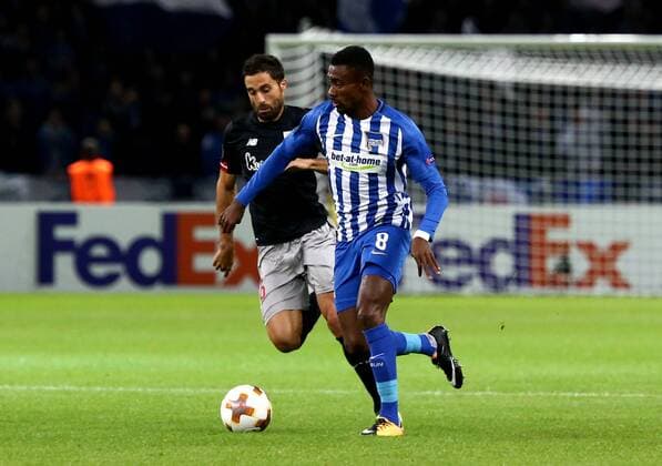 Mikel San Jose, Salomon Kalou Aktion Spielszene Zweikampf Fußball Fussball Europa League Euroleague Herren Saison 2017 2018 14.09.2017 Hertha BSC Berlin vs. Athletic Bilbao