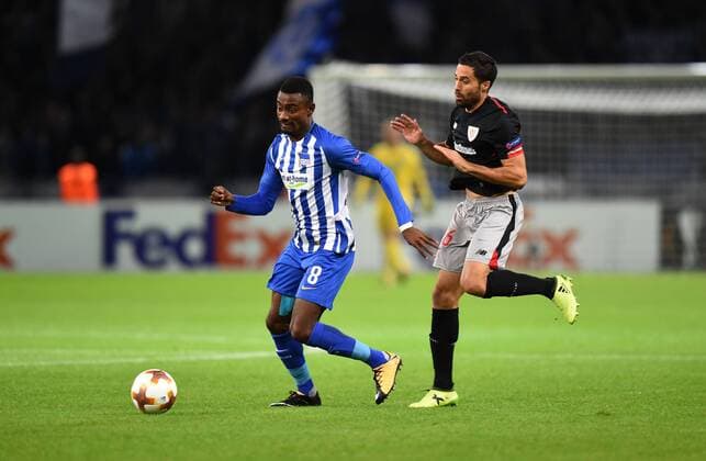 Fussball, Herren, Saison 2017 2018, UEFA Europa League (Gruppe J, 1. Spieltag), Hertha BSC - Athletic Bilbao, v. l. Salomon Kalou (Hertha BSC), Xabier Etxeita (Athletic Bilbao), 14.09.2017, Copyright: xMichaelxHundtx xMatthiasxKochx