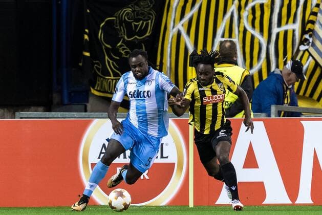 (L-R) Jordan Lukaku of SS Lazio, Fankaty Dabo of Vitesse during the UEFA Europa League group K match between Vitesse Arnhem and Lazio Roma at Gelredome on September 14, 2017 in Arnhem, The Netherlands UEFA Europa League 2017 2018 xVIxVIxImagesx xGerritxvanxKeulenxIVx 8744427
