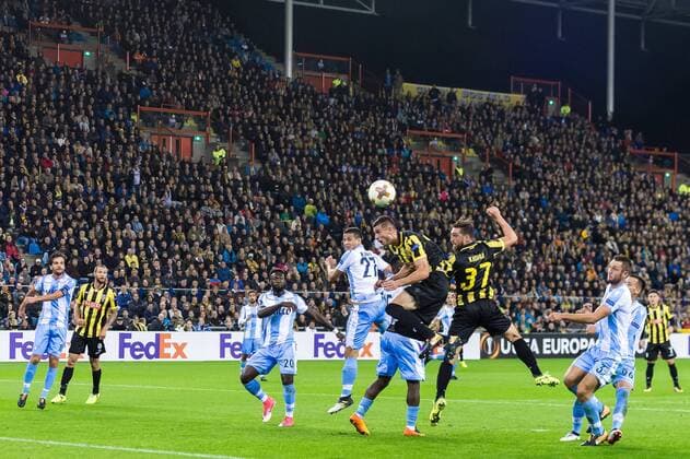 Matt Miazga of Vitesse tries to score during the UEFA Europa League group K match between Vitesse Arnhem and Lazio Roma at Gelredome on September 14, 2017 in Arnhem, The Netherlands UEFA Europa League 2017 2018 xVIxVIxImagesx xGerritxvanxKeulenxIVx 8744432