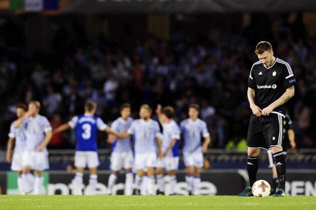 Bilder des Tages - SPORT 170914 Nicklas Bendtner, of Rosenborg, looks dejected after Real Sociedad scored 2-0 during the UEFA Europa League match between Real Sociedad and Rosenborg on September 14, 2017 in San Sebastian. Photo: Vegard Wivestad GrÃ¸tt BILDBYRAN kod VG 170013  Copyright: VEGARDxWIVESTADxGRÃ?TT BB170914BB424