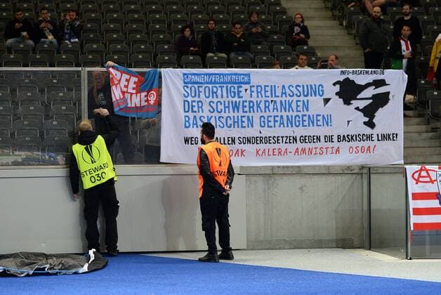 Fussball, Herren, Saison 2017 2018, UEFA Europa League (Gruppe J, 1. Spieltag), Hertha BSC - Athletic Bilbao, politischer Protest für die baskische Linke, 14.09.2017, Copyright: xMichaelxHundtx xMatthiasxKochx