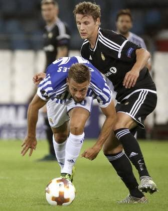 Real Sociedad s Sergio Canales (L) in action against Rosenborg s Vegar Hedenstad during the UEFA Europa League match that both teams played at the Anoeta stadium in San Sebastian, Basque Country, Spain, 14 September 2017. Real Sociedad vs. Rosenborg !ACHTUNG: NUR REDAKTIONELLE NUTZUNG!  Copyright: xJavierxEtxezarretax SSB009 20170914-636410227764290092
