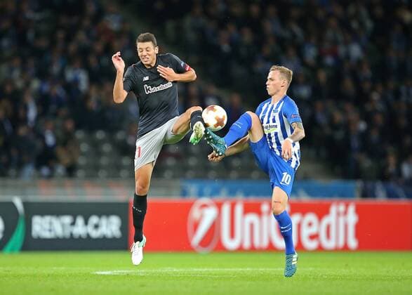 14.09.2017, Fussball UEFA Europa League 2017 2018, Gruppenphase, 1.Spieltag, Hertha BSC Berlin - Athletic Bilbao, im Olympiastadion Berlin. v.l. Mikel Vesga (Athletic Bilbao) gegen Ondrej Duda (Hertha BSC Berlin)