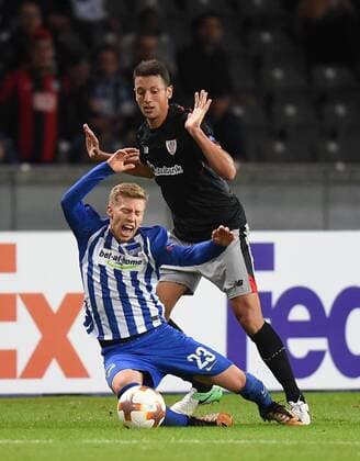 Fussball, Herren, Saison 2017 2018, UEFA Europa League (Gruppe J, 1. Spieltag), Hertha BSC - Athletic Bilbao, v. l. Mitchell Weiser (Hertha BSC), Mikel Vesga (Athletic Bilbao), 14.09.2017, Copyright: xMichaelxHundtx xMatthiasxKochx