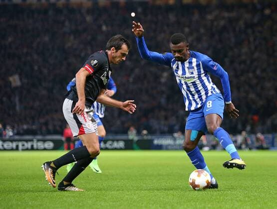 14.09.2017, Fussball UEFA Europa League 2017 2018, Gruppenphase, 1.Spieltag, Hertha BSC Berlin - Athletic Bilbao, im Olympiastadion Berlin. v.l. Inigo Lekue (Athletic Bilbao) gegen Salomon Kalou (Hertha BSC Berlin)