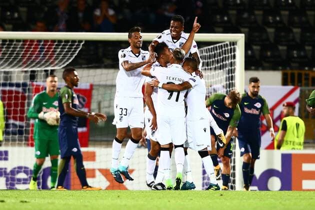 Fußball, EL, Vitoria Guimaraes - Red Bull Salzburg SOCCER - EL, Vitoria vs RBS GUIMARAES,PORTUGAL,14.SEP.17 - SOCCER - UEFA Europa League, group stage, Vitoria Guimaraes SC vs Red Bull Salzburg. Image shows the rejoicing of Vitoria. GEPAxpictures xFelixxRoittner