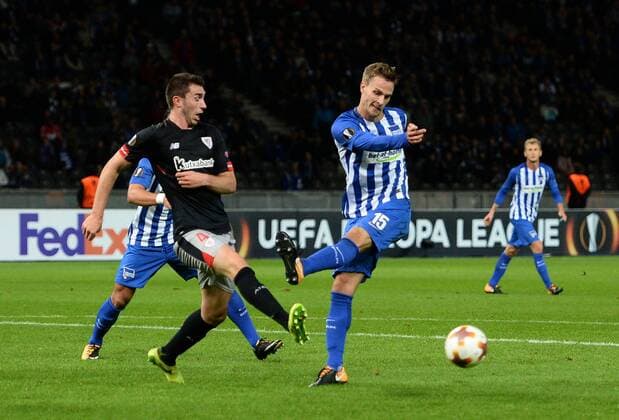 Fussball, Herren, Saison 2017 2018, UEFA Europa League (Gruppe J, 1. Spieltag), Hertha BSC - Athletic Bilbao, v. l. Aymeric Laporte (Athletic Bilbao), Sebastian Langkamp (Hertha BSC), 14.09.2017, Copyright: xMichaelxHundtx xMatthiasxKochx
