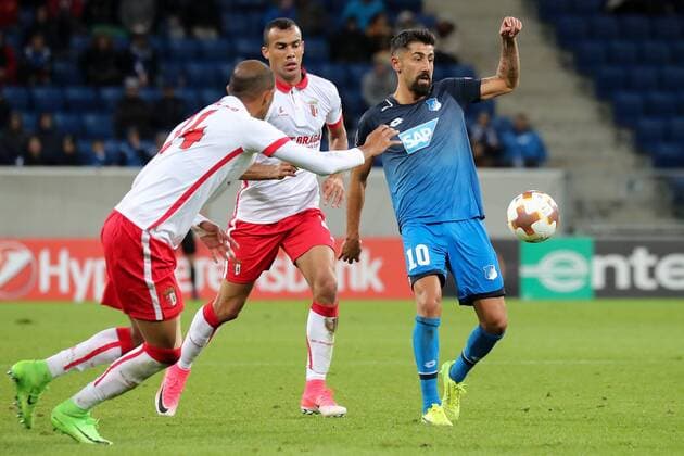 v.li.: Raul Silva (Braga, 34), Fransergio Rodrigues Barbosa (Braga, 27), Kerem Demirbay (Hoffenheim, 10), Aktion, Action, Spielszene, Fussball, UEFA Europa League, TSG 1899 Hoffenheim - SC Braga,