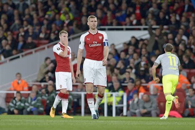 London, England 14.09.2017, UEFA Europa League - 2017 18 Season, 1st game day, FC Arsenal - 1. FC Koeln, Per Mertesacker ( Arsenal ), vorne enttäuscht enttaeuscht traurig beim 0:1 für Koeln ( DeFodi521